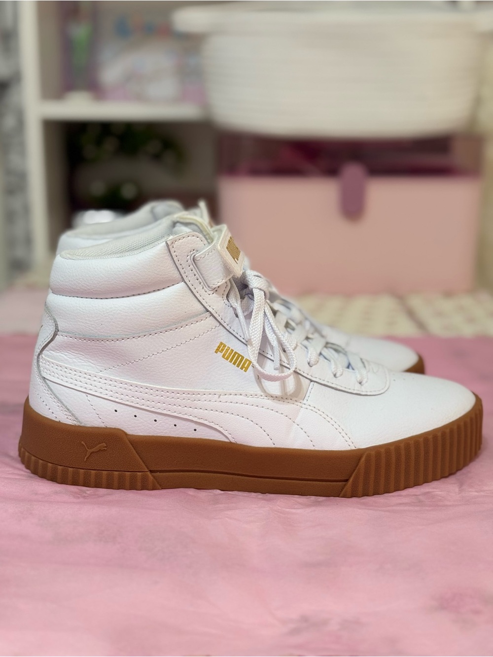 PUMA Women's Carina White Mid Top Sneakers with Gum Sole Size US 8 Casual Shoes